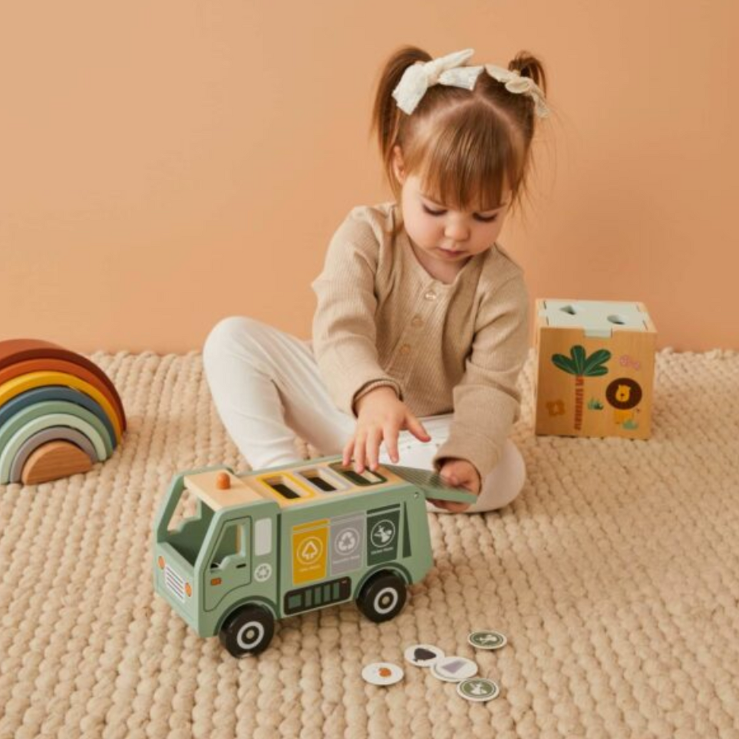 Wooden Garbage Sorting Truck