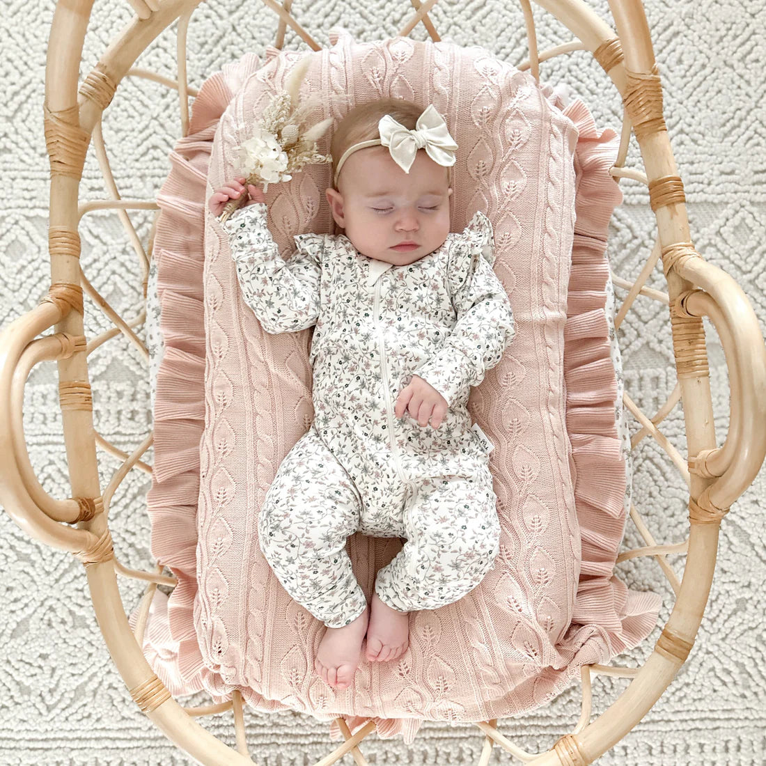 Baby zip romper in soft organic cotton. Delicate design wnter floral pretty tiny dusty pink and blue flowers.